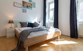 Yeshello Elegant Apartment Near Central Vienna